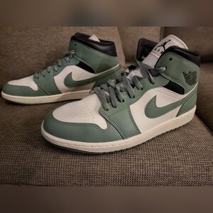 Air Jordan 1 Mid - Sail/ Jade Smoke/ Anthracite - Size 11.5